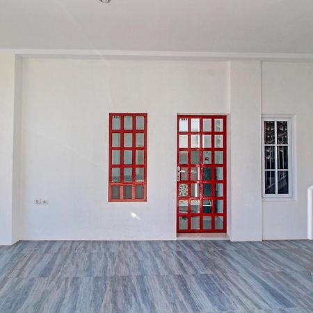 Super Oyo Collection O 92363 Kp Inn Temon Luaran gambar